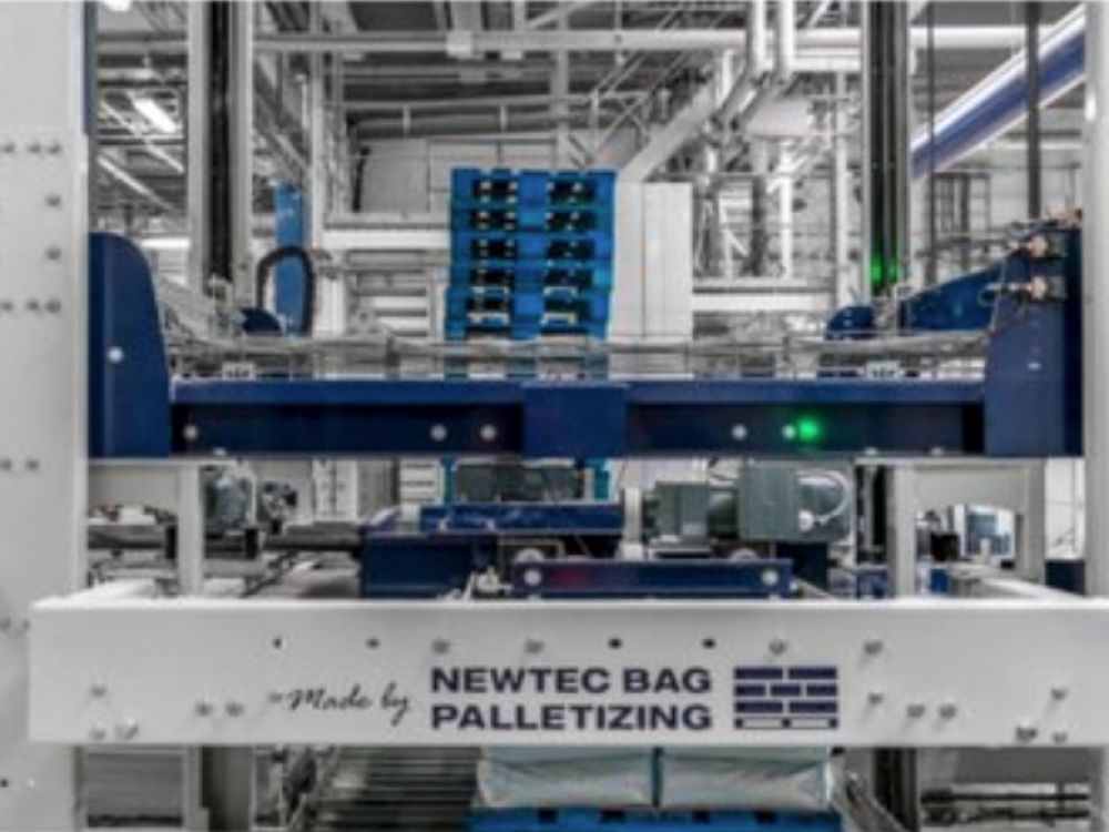 Équipement industriel automatisé assurant la palettisation conçu par NEWTEC BAG PALLETIZING